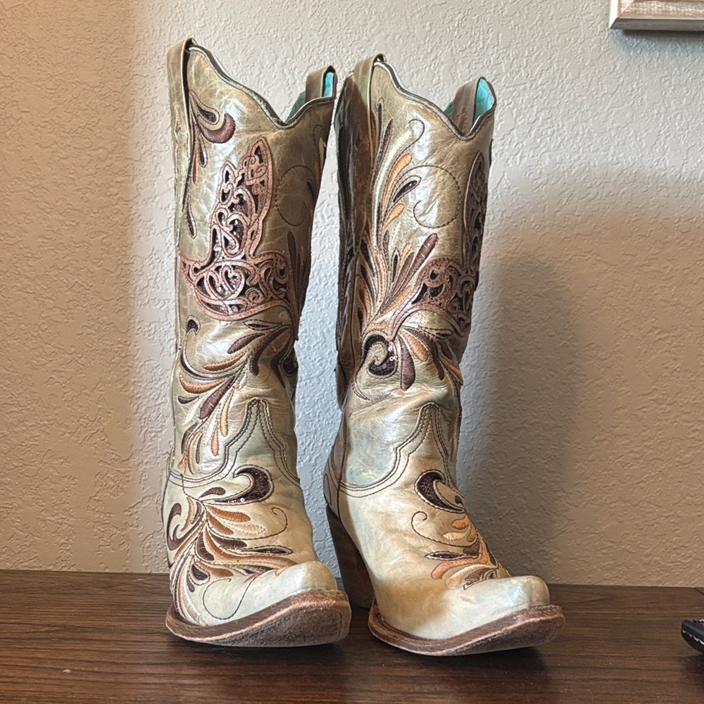 Elegant Embroidered Heeled Boots
